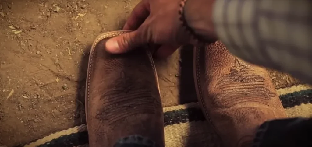 how to measure tip of toes  with thumb for perfect boot fitment